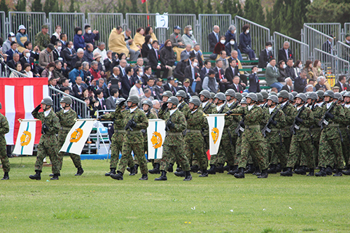 習志野駐屯地・第１空挺団のパレード。