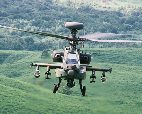 陸上自衛隊攻撃ヘリAH-64Dアパッチ・ロングボウ