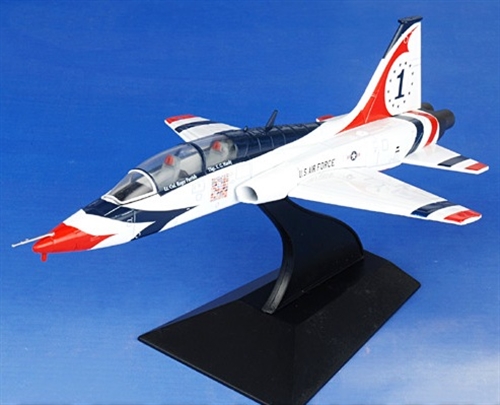 サンダーバーズ塗装のT-38 タロンの模型