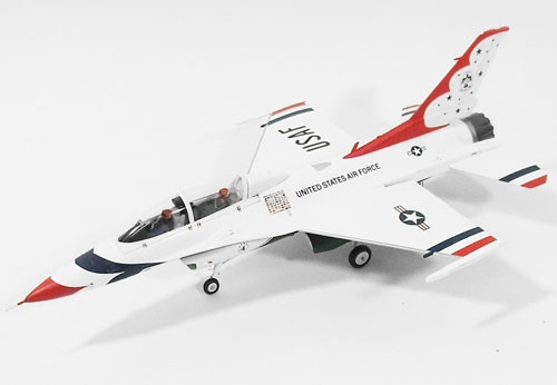 サンダーバーズ塗装の複座F-16の模型