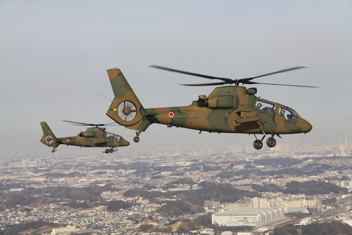 陸上自衛隊の観測ヘリコプターOH-1ニンジャの画像